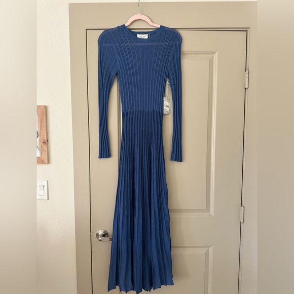 Tuckernuck Hyacinth House NWT Cobalt Shimmer Knit Callie Maxi Dress - Size S - Picture 2 of 7